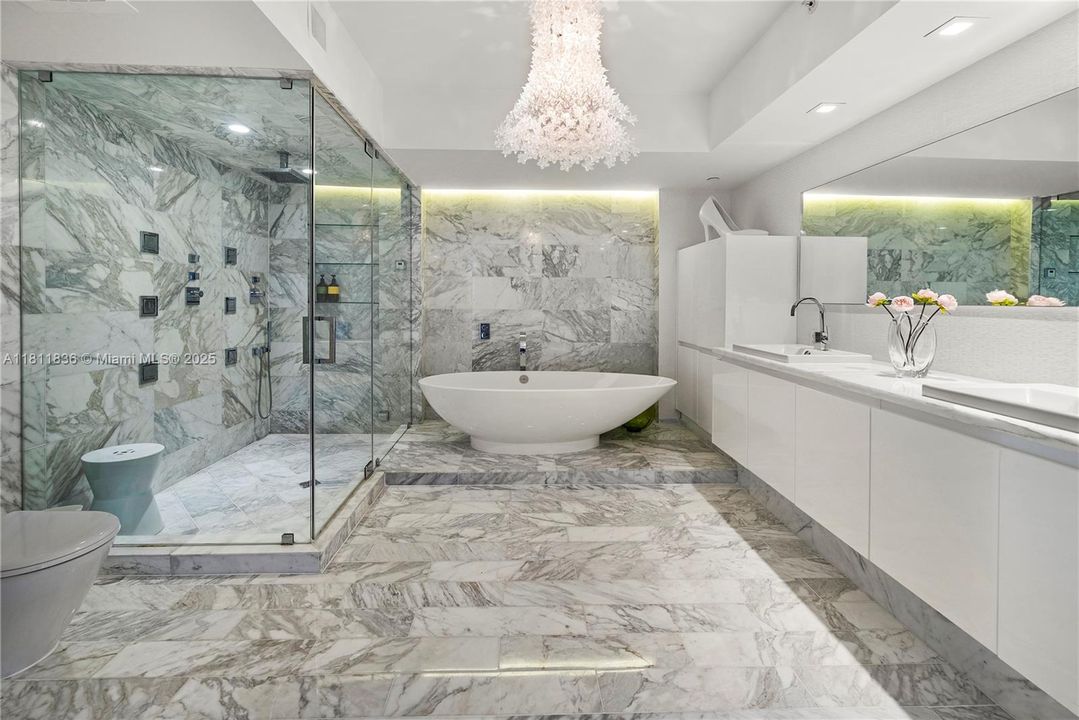 Recently Sold: $5,800,000 (4 beds, 4 baths, 3185 Square Feet)