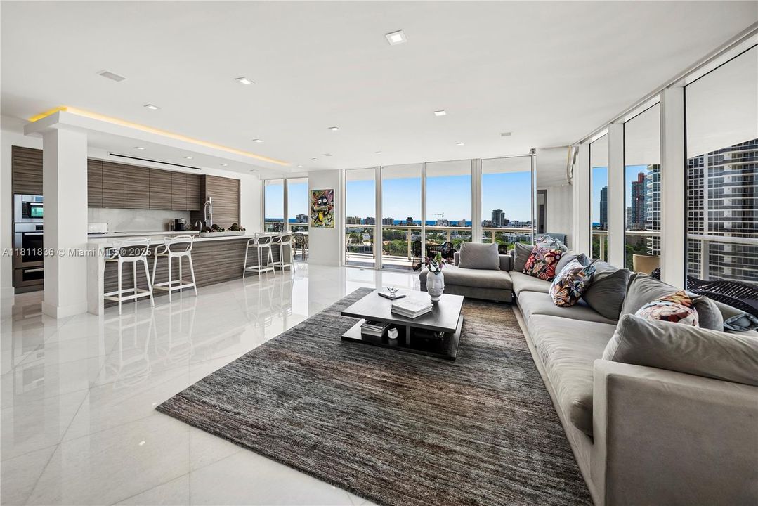 Recently Sold: $5,800,000 (4 beds, 4 baths, 3185 Square Feet)