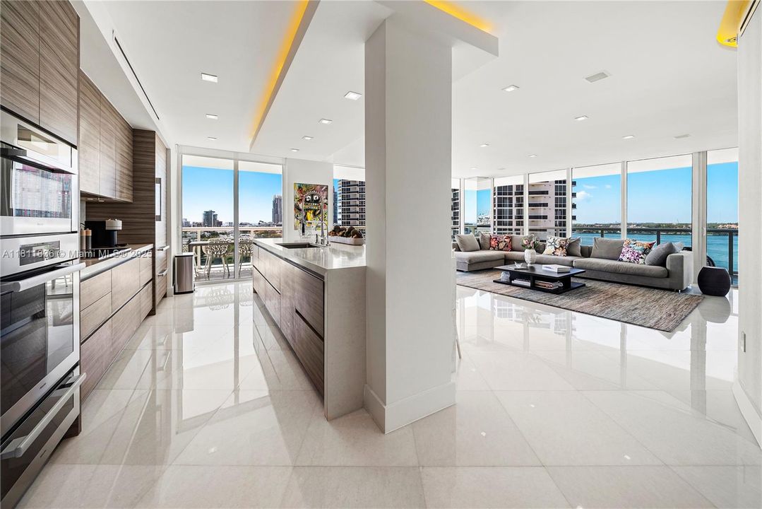 Recently Sold: $5,800,000 (4 beds, 4 baths, 3185 Square Feet)