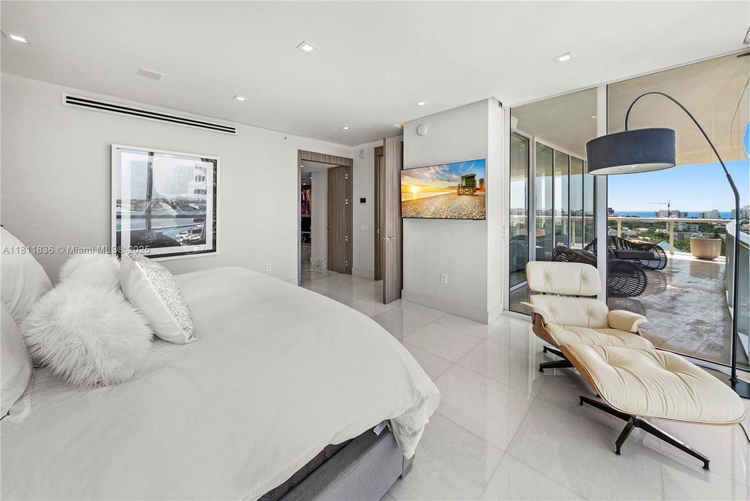 Recently Sold: $5,800,000 (4 beds, 4 baths, 3185 Square Feet)