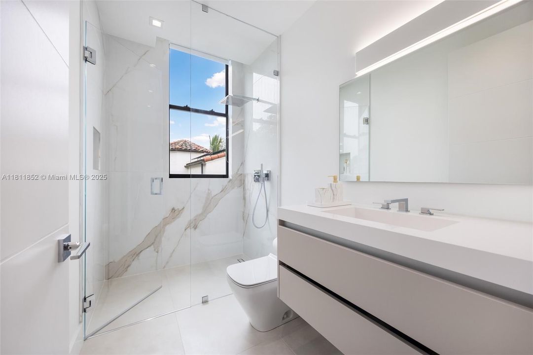 En Venta: $6,500,000 (5 camas, 5 baños, 4062 Pies cuadrados)