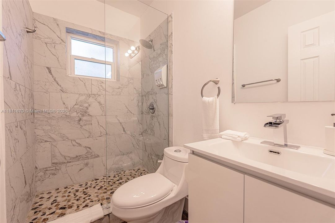 En Venta: $775,000 (0 camas, 0 baños, 1840 Pies cuadrados)