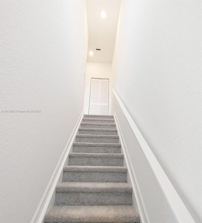 Recently Rented: $2,400 (3 beds, 2 baths, 1821 Square Feet)