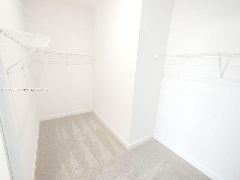 Recently Rented: $2,400 (3 beds, 2 baths, 1821 Square Feet)