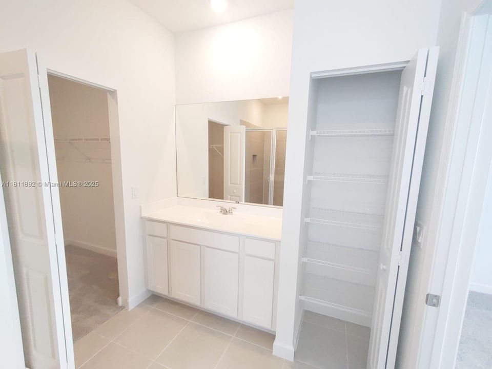 Recently Rented: $2,400 (3 beds, 2 baths, 1821 Square Feet)