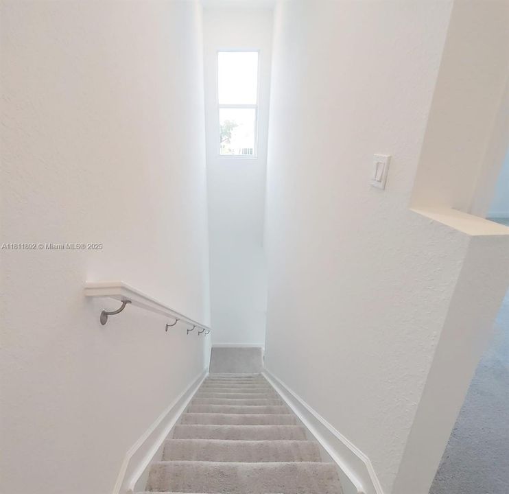 Recently Rented: $2,400 (3 beds, 2 baths, 1821 Square Feet)