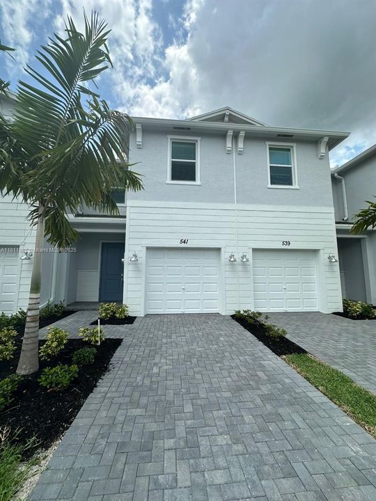 Recently Rented: $2,400 (3 beds, 2 baths, 1821 Square Feet)