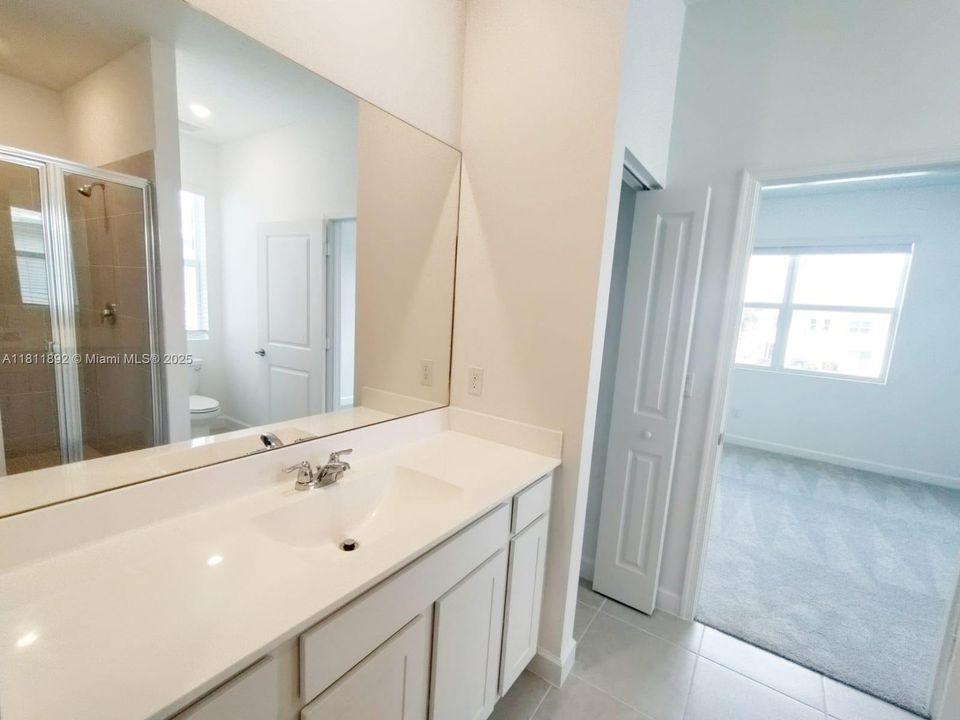 Recently Rented: $2,400 (3 beds, 2 baths, 1821 Square Feet)