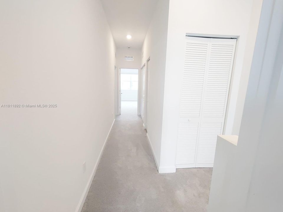 Recently Rented: $2,400 (3 beds, 2 baths, 1821 Square Feet)