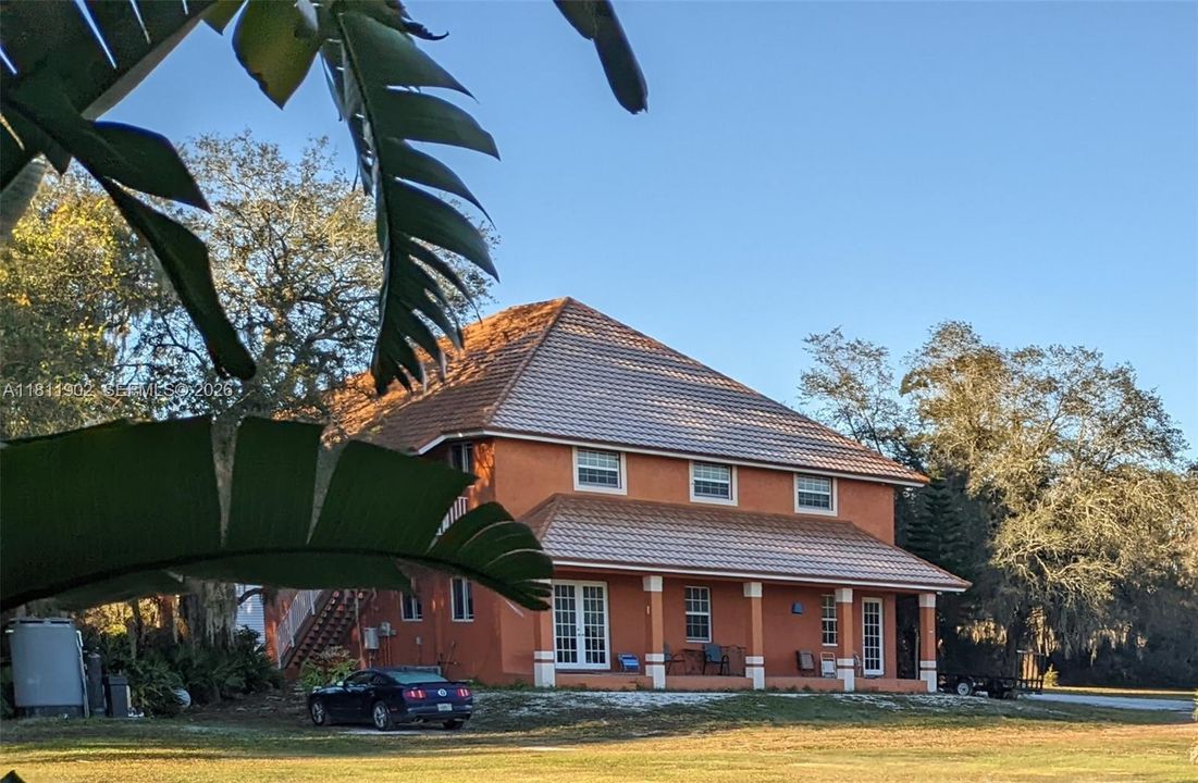Guest house 3 bedroom 3 bath w/ 6 car garage