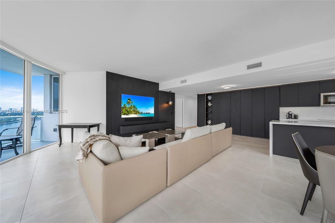 待售: $2,490,000 (3 贝兹, 3 浴室, 2003 平方英尺)