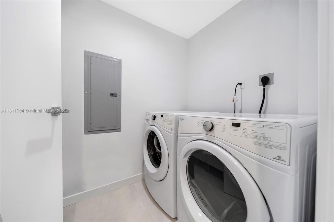 待售: $2,490,000 (3 贝兹, 3 浴室, 2003 平方英尺)