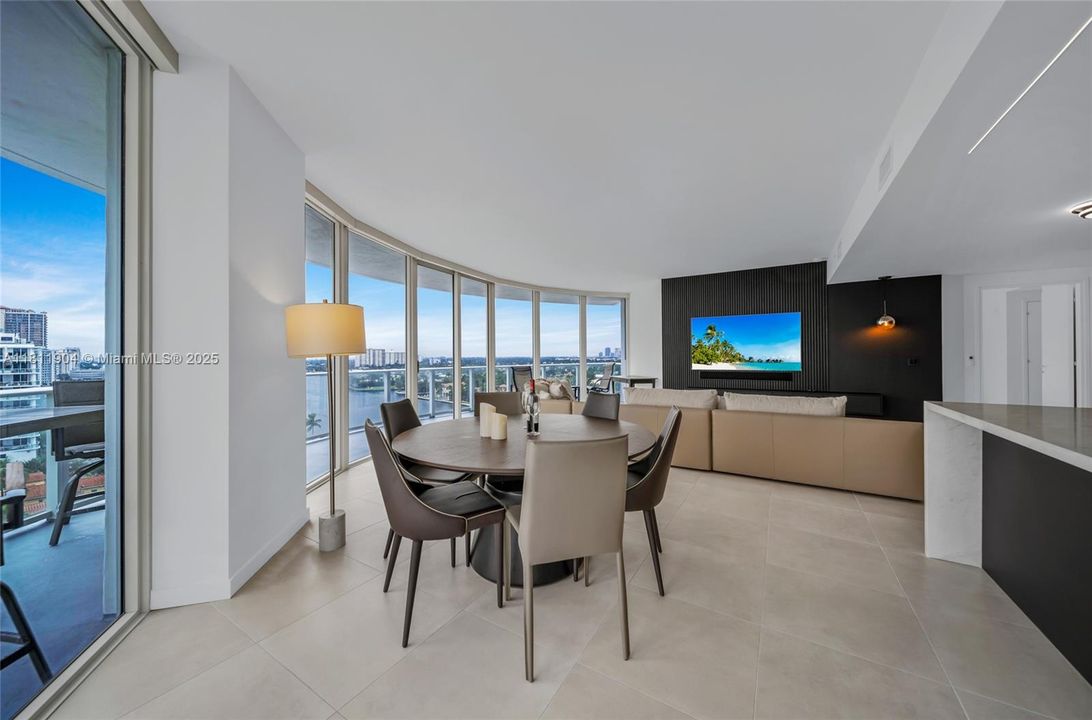 待售: $2,490,000 (3 贝兹, 3 浴室, 2003 平方英尺)