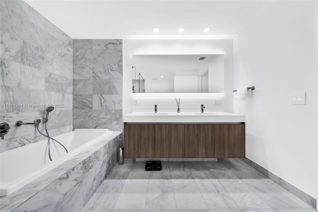 待售: $2,490,000 (3 贝兹, 3 浴室, 2003 平方英尺)