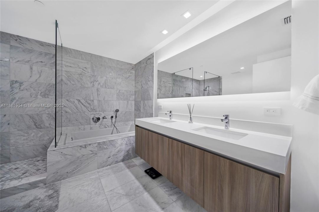 待售: $2,490,000 (3 贝兹, 3 浴室, 2003 平方英尺)