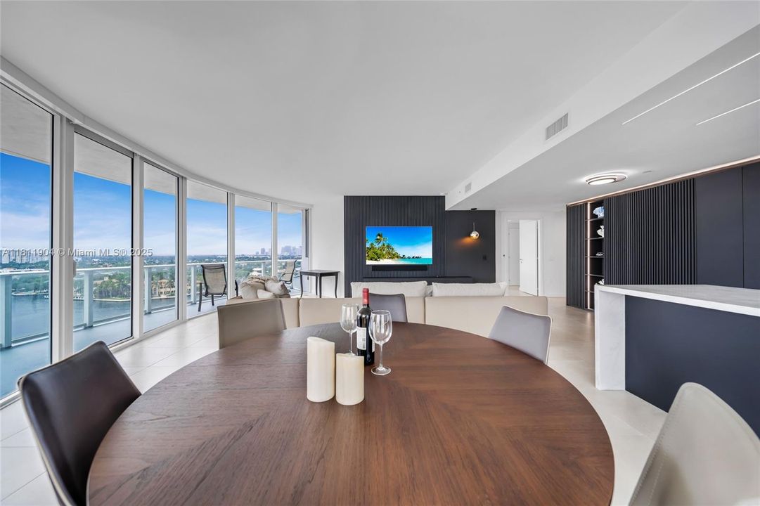 待售: $2,490,000 (3 贝兹, 3 浴室, 2003 平方英尺)