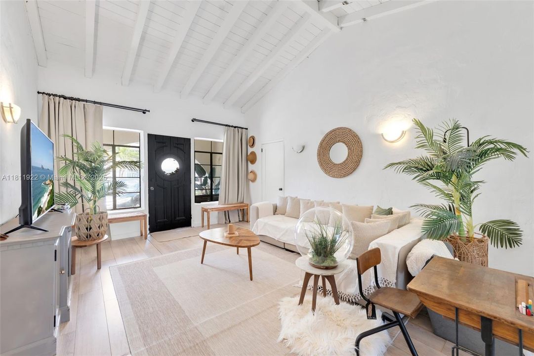 For Sale: $1,750,000 (3 beds, 2 baths, 1484 Square Feet)