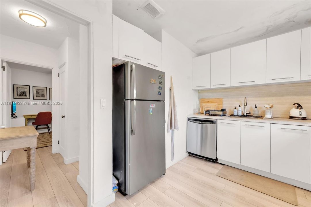 For Sale: $1,750,000 (3 beds, 2 baths, 1484 Square Feet)