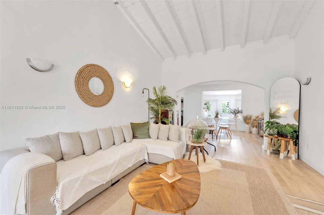 For Sale: $1,750,000 (3 beds, 2 baths, 1484 Square Feet)