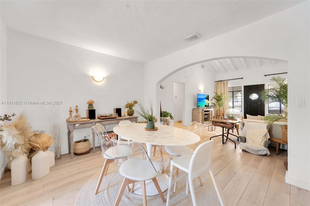 For Sale: $1,750,000 (3 beds, 2 baths, 1484 Square Feet)
