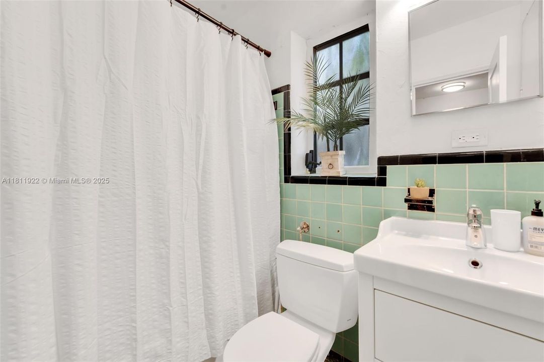 For Sale: $1,750,000 (3 beds, 2 baths, 1484 Square Feet)