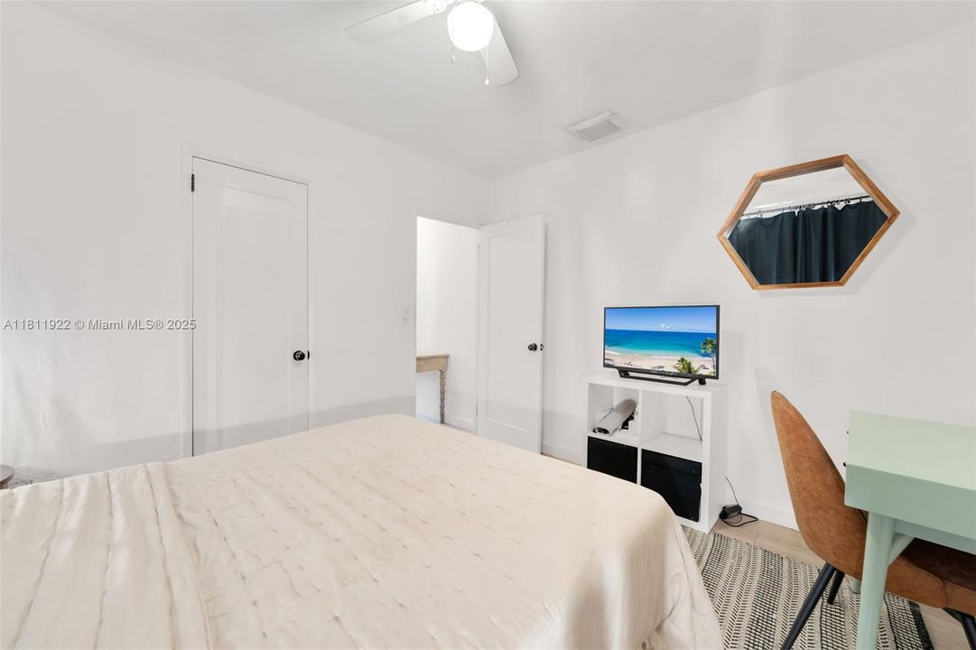 For Sale: $1,750,000 (3 beds, 2 baths, 1484 Square Feet)