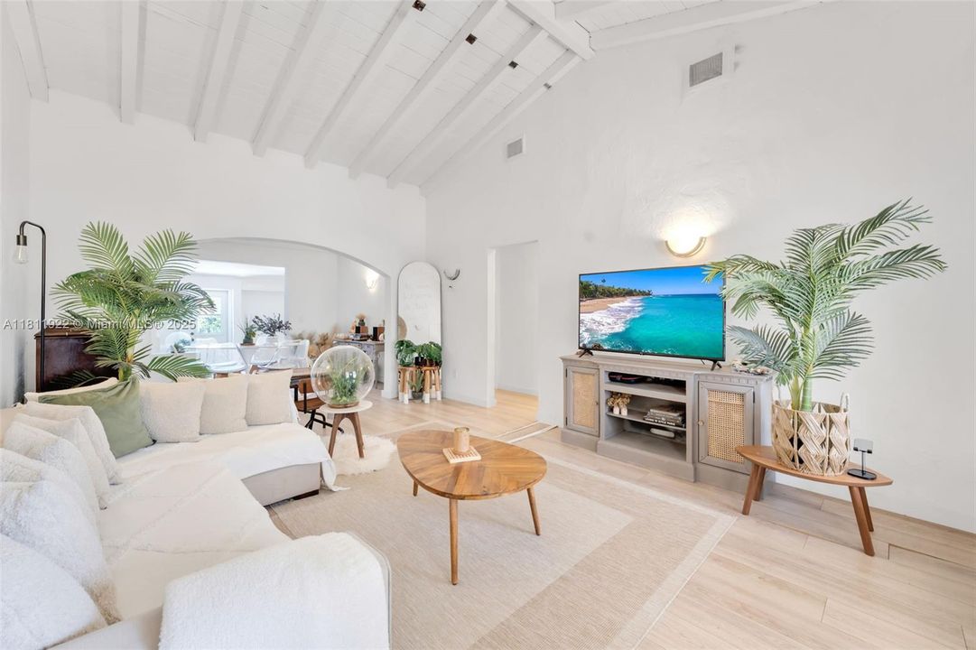 For Sale: $1,750,000 (3 beds, 2 baths, 1484 Square Feet)