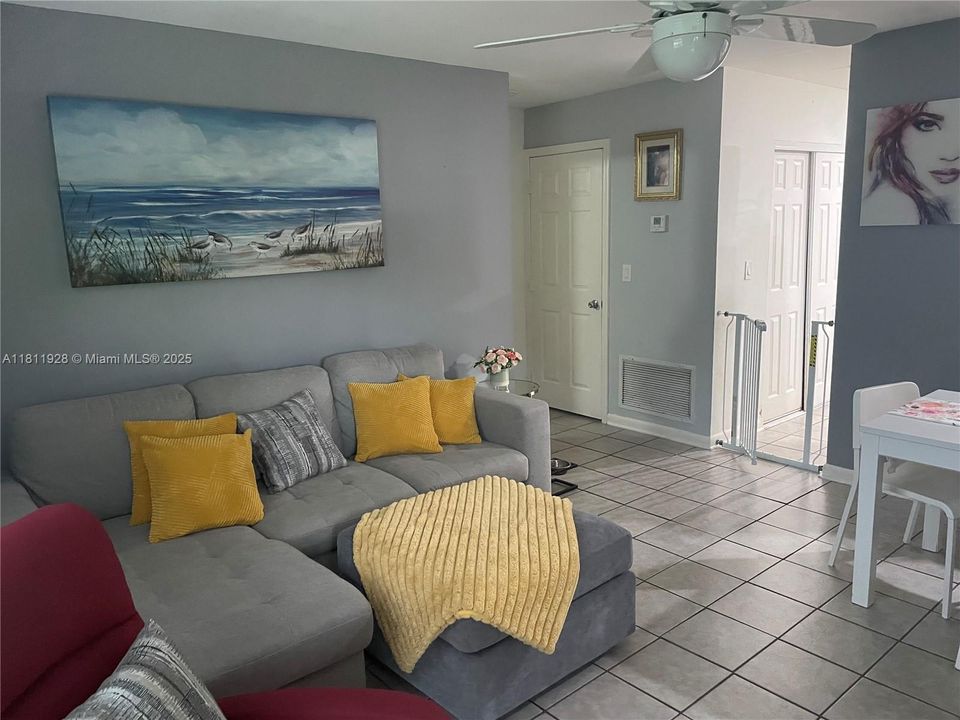 待售: $1,750,000 (3 贝兹, 3 浴室, 2438 平方英尺)