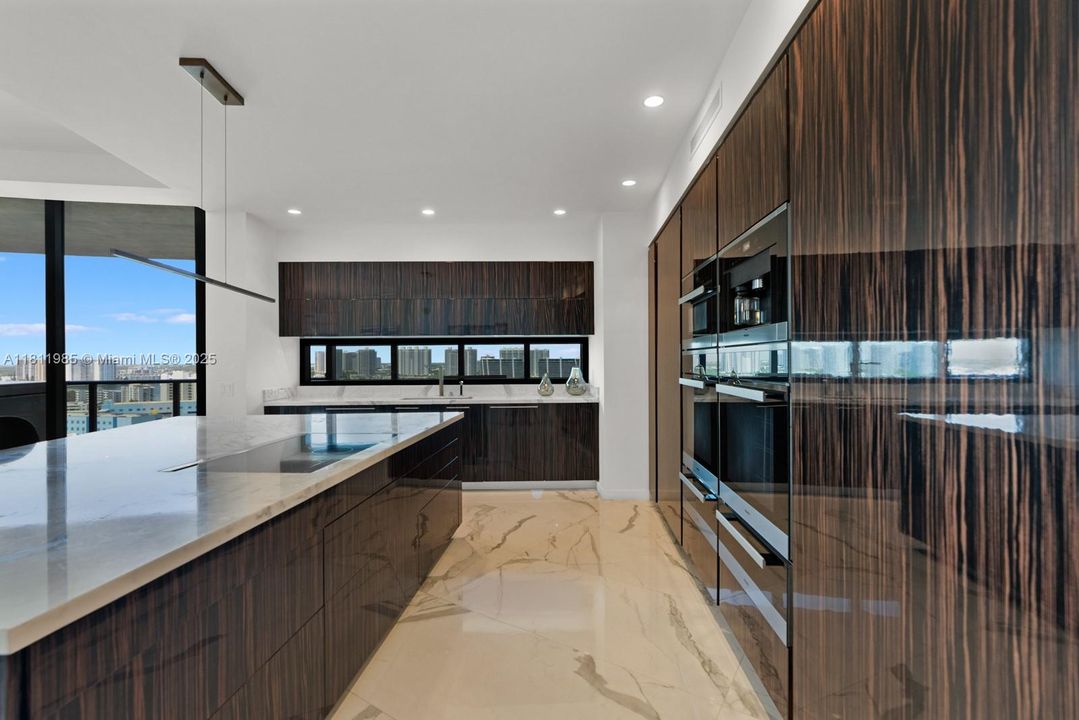 На продажу: $3,990,000 (4 спален, 4 ванн, 4154 Квадратных фут)