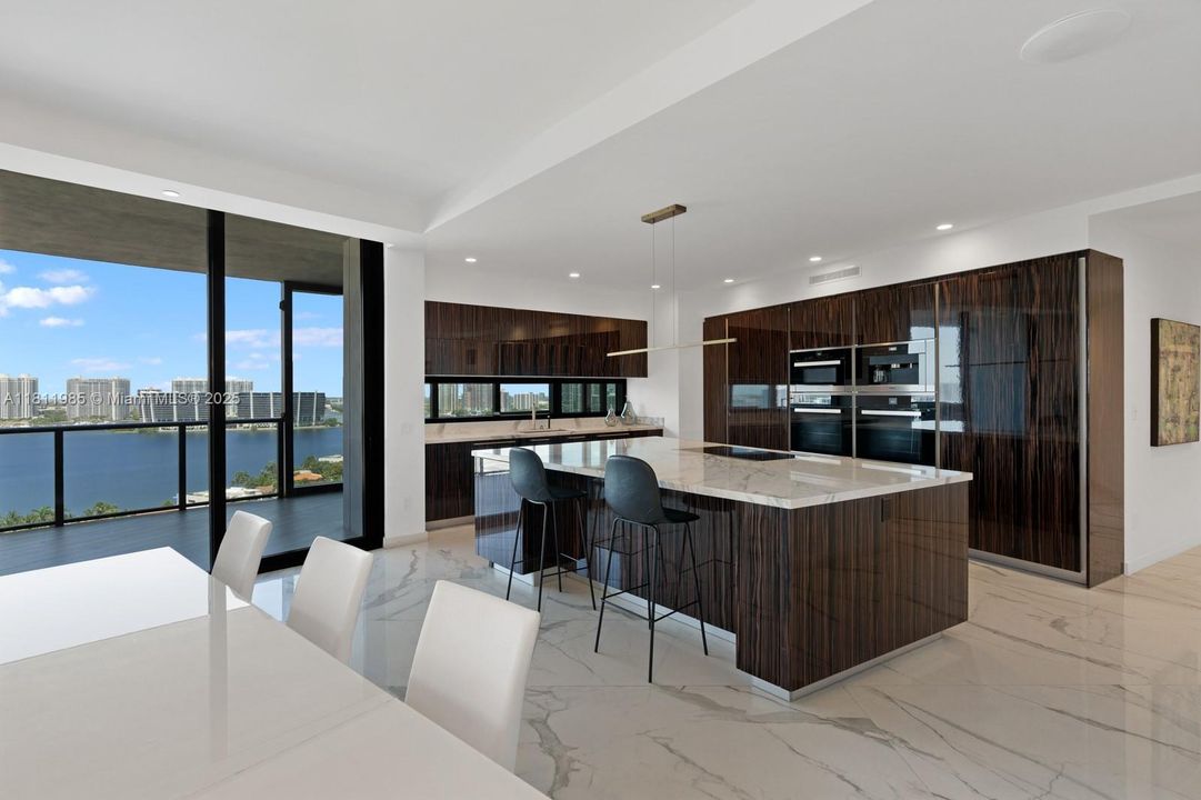 На продажу: $3,990,000 (4 спален, 4 ванн, 4154 Квадратных фут)