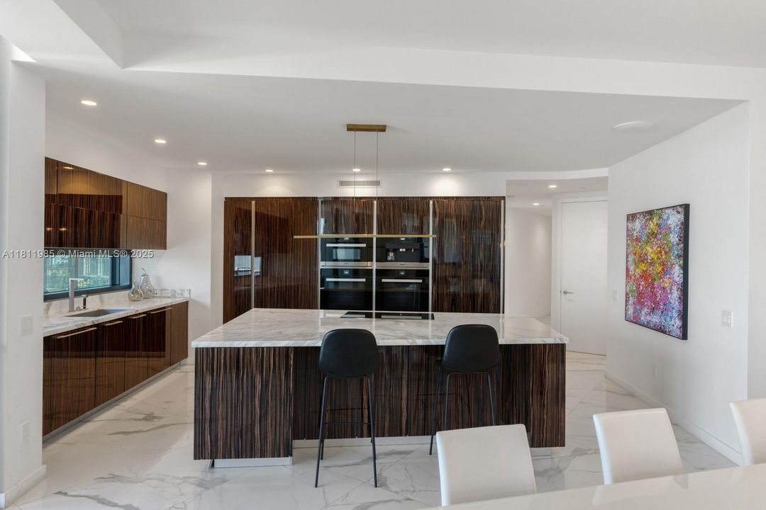 На продажу: $3,990,000 (4 спален, 4 ванн, 4154 Квадратных фут)