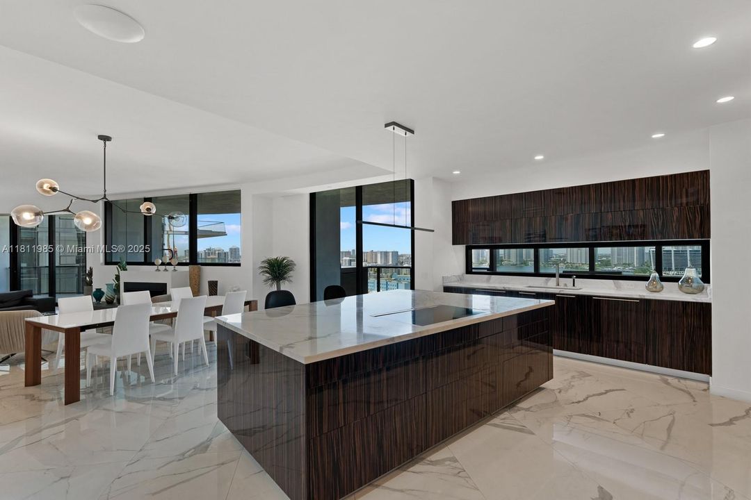 На продажу: $3,990,000 (4 спален, 4 ванн, 4154 Квадратных фут)