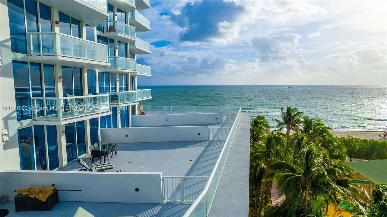 For Sale: $815,000 (1 beds, 2 baths, 819 Square Feet)