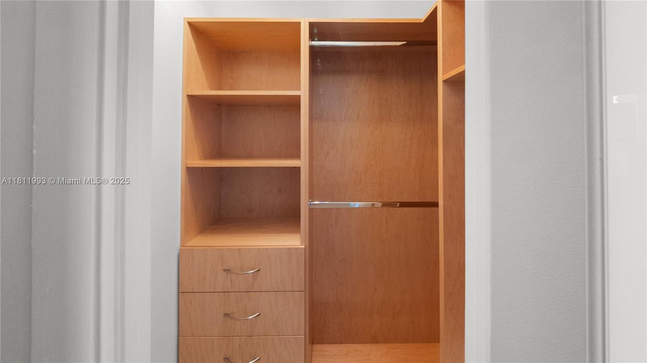 For Sale: $815,000 (1 beds, 2 baths, 819 Square Feet)