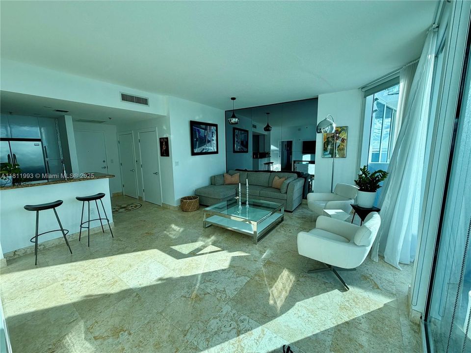 For Sale: $815,000 (1 beds, 2 baths, 819 Square Feet)