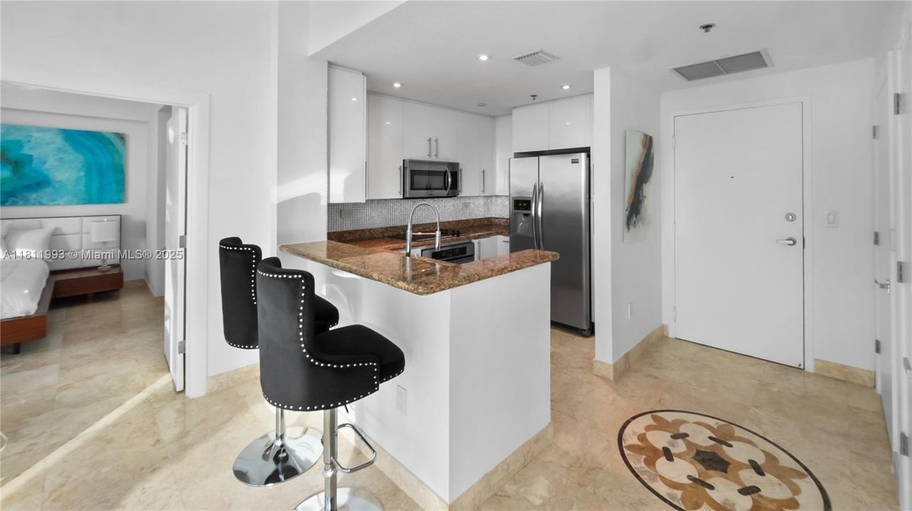 For Sale: $815,000 (1 beds, 2 baths, 819 Square Feet)