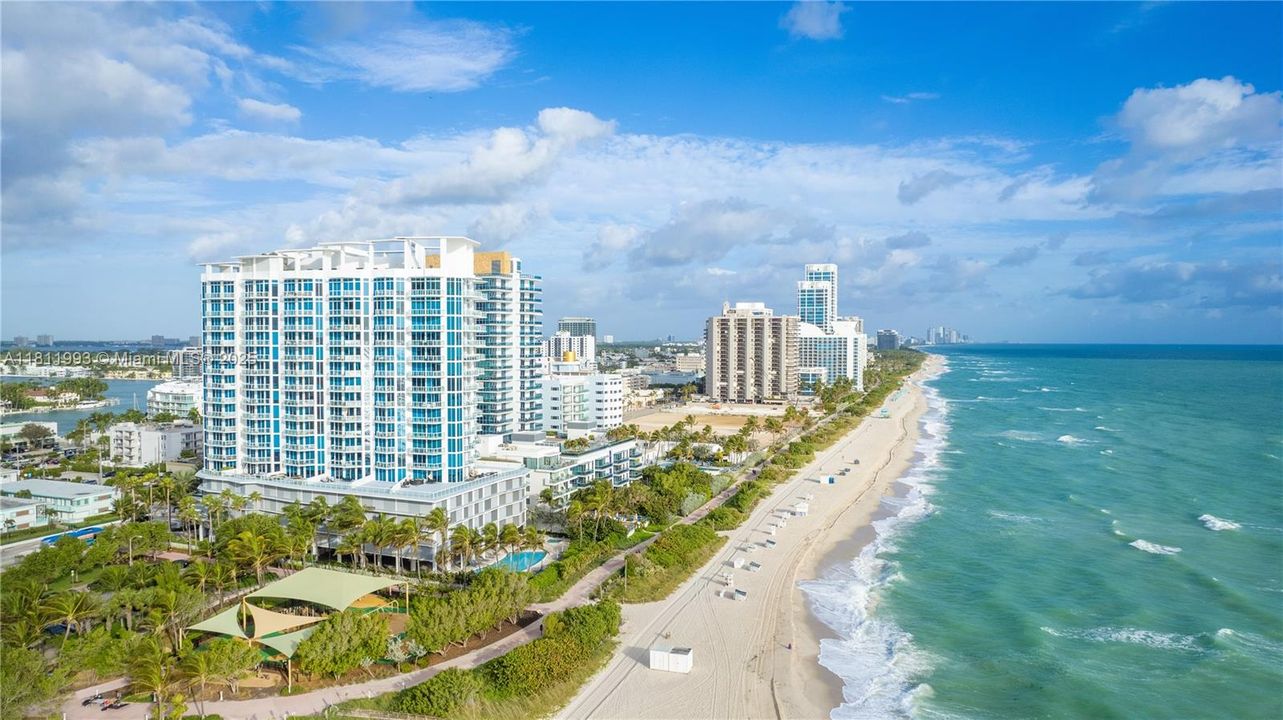 For Sale: $815,000 (1 beds, 2 baths, 819 Square Feet)