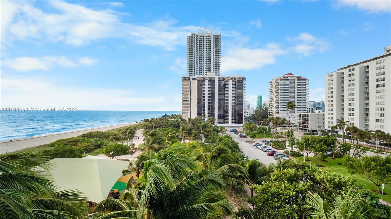 For Sale: $815,000 (1 beds, 2 baths, 819 Square Feet)