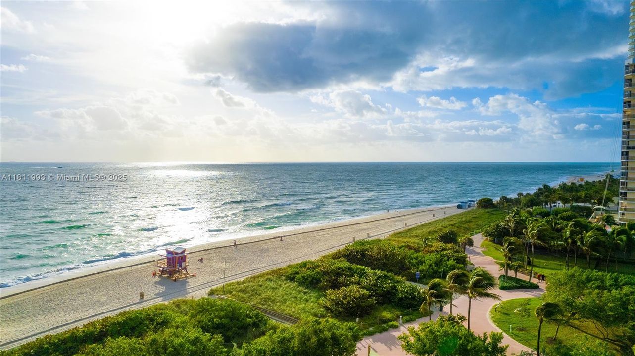 For Sale: $815,000 (1 beds, 2 baths, 819 Square Feet)