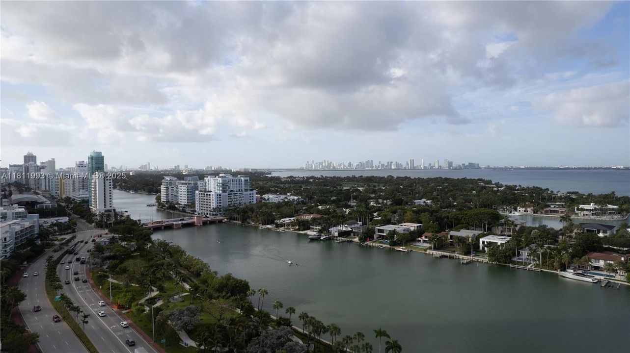 For Sale: $815,000 (1 beds, 2 baths, 819 Square Feet)