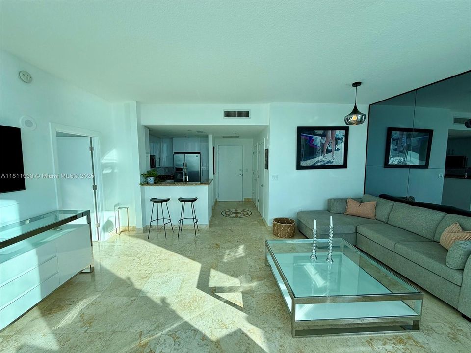 For Sale: $815,000 (1 beds, 2 baths, 819 Square Feet)