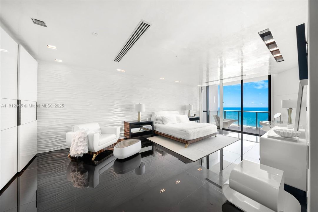 For Sale: $15,900,000 (3 beds, 4 baths, 3335 Square Feet)