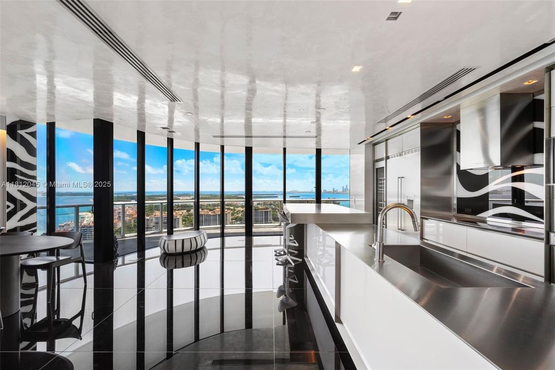 For Sale: $15,900,000 (3 beds, 4 baths, 3335 Square Feet)