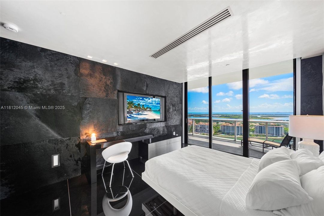 For Sale: $15,900,000 (3 beds, 4 baths, 3335 Square Feet)