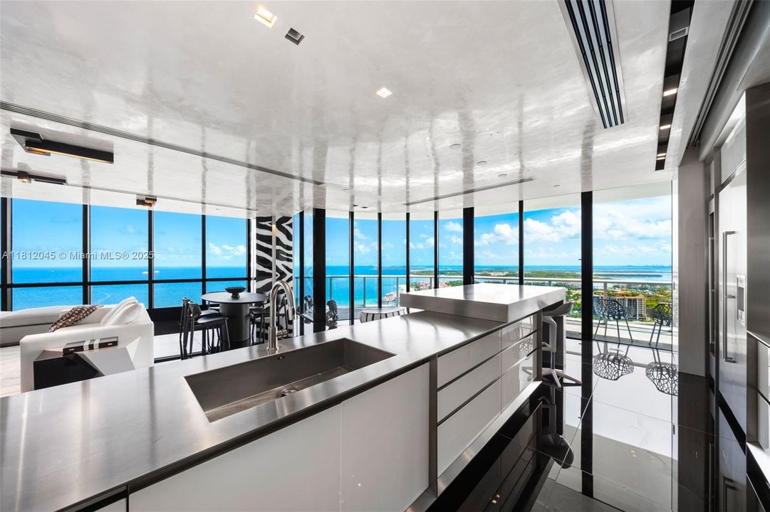 For Sale: $15,900,000 (3 beds, 4 baths, 3335 Square Feet)