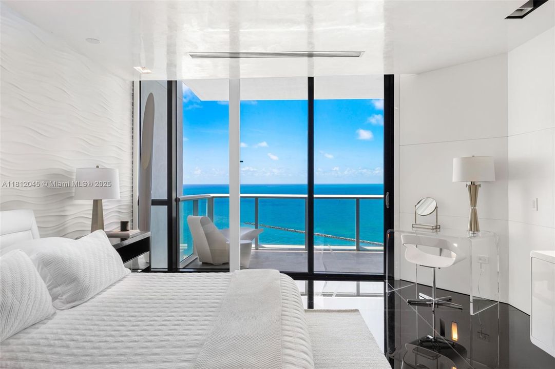 For Sale: $15,900,000 (3 beds, 4 baths, 3335 Square Feet)