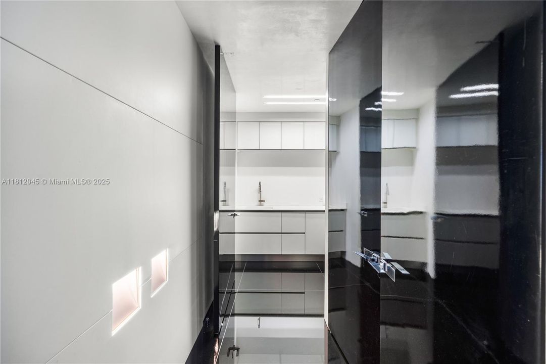 For Sale: $15,900,000 (3 beds, 4 baths, 3335 Square Feet)