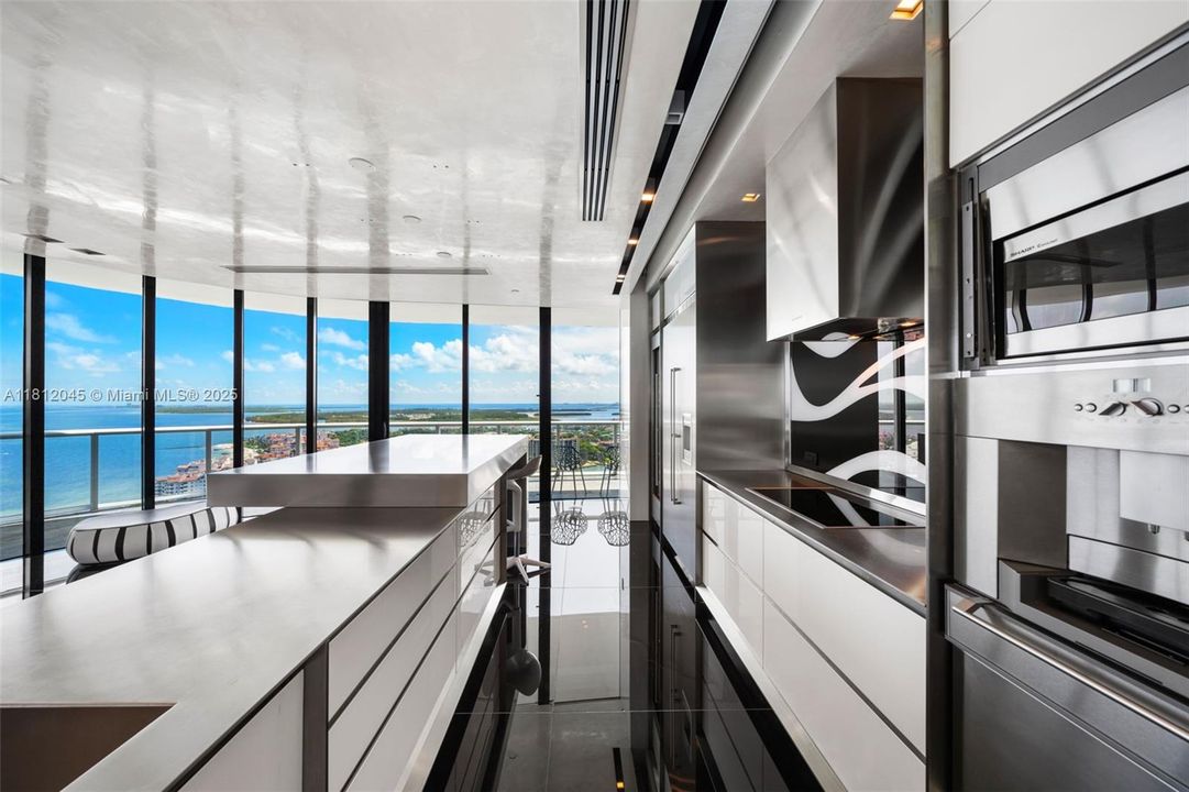 For Sale: $15,900,000 (3 beds, 4 baths, 3335 Square Feet)