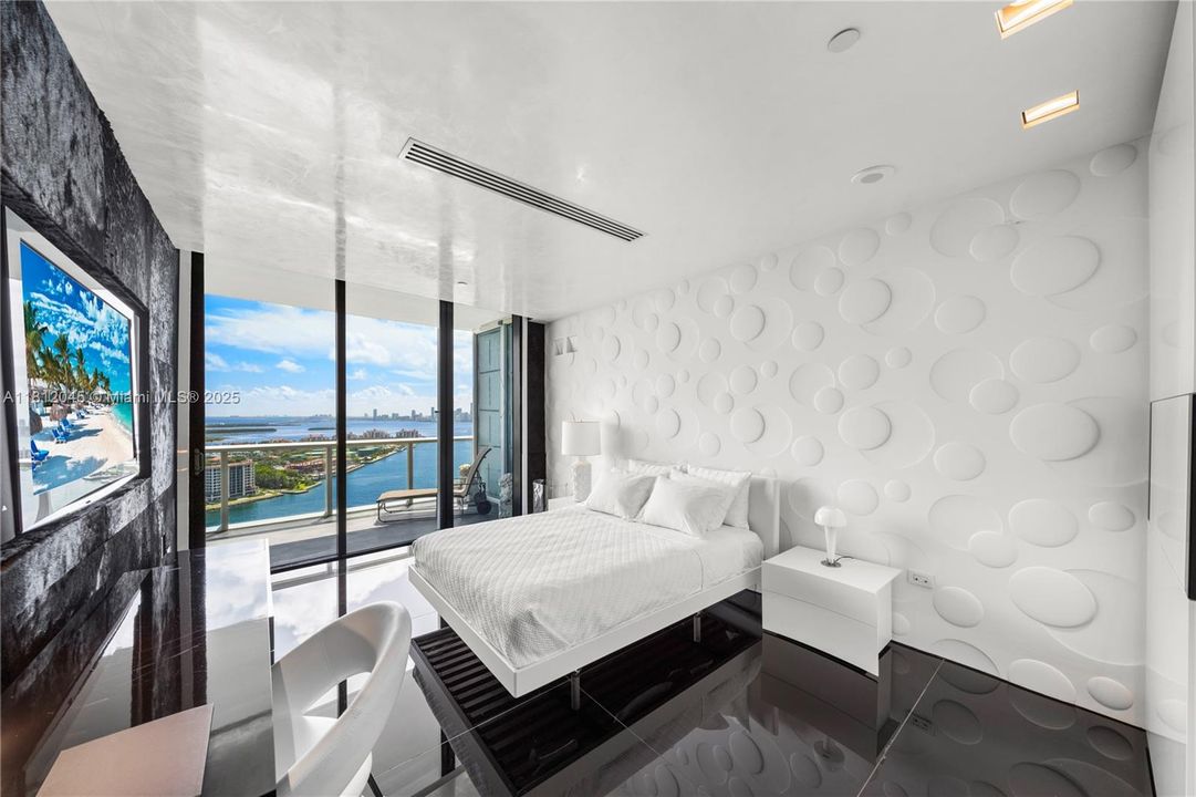 For Sale: $15,900,000 (3 beds, 4 baths, 3335 Square Feet)
