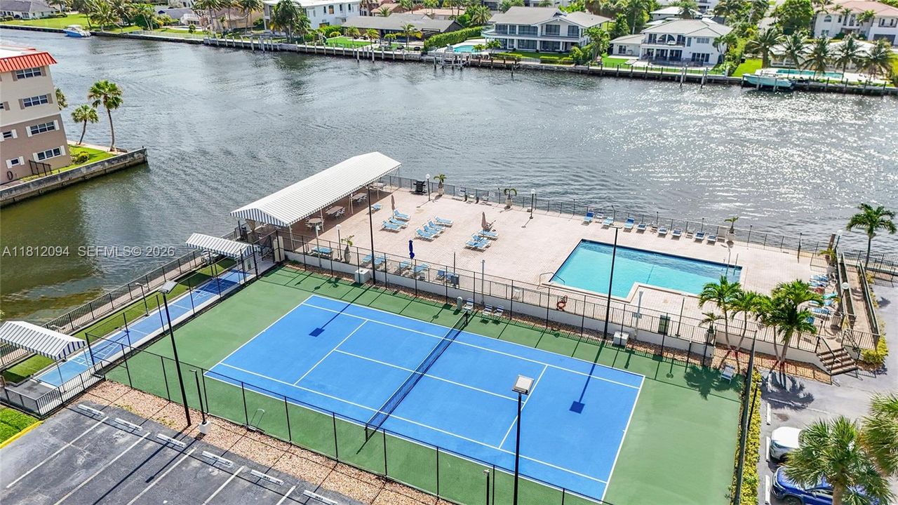 На продажу: $419,000 (2 спален, 2 ванн, 1270 Квадратных фут)